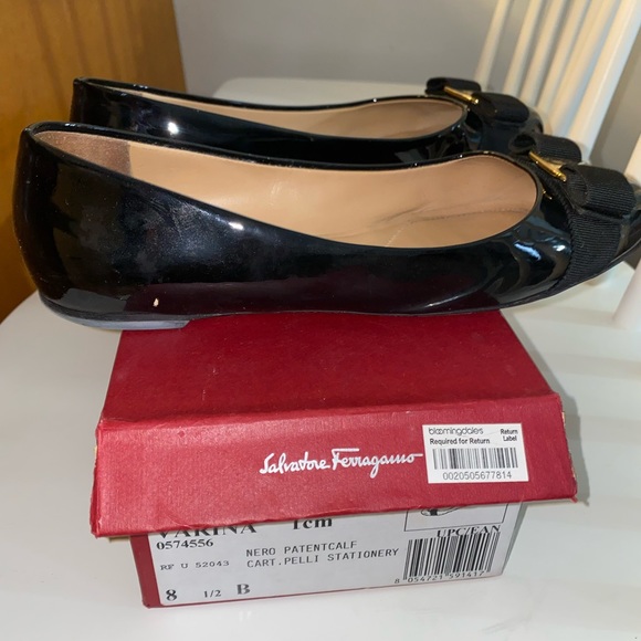 SALVATORE FERRAGAMO Varina Leather Flat in black - Picture 5 of 16